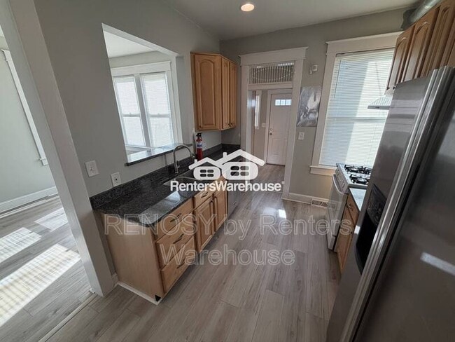 Photo - 400 Lyndhurst St