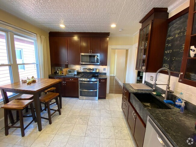 Building Photo - 381 Highland Ave Unit Apartment #2