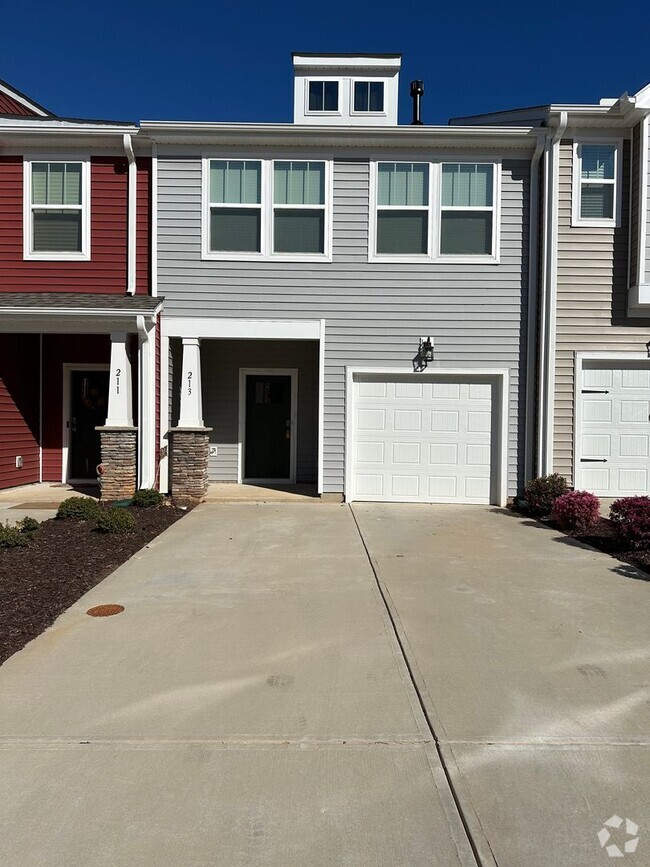 Building Photo - Spacious 3-Bedroom, 3-Bathroom Townhome fo...