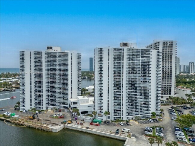 Building Photo - 20505 E Country Club Dr Unit 731 Rental