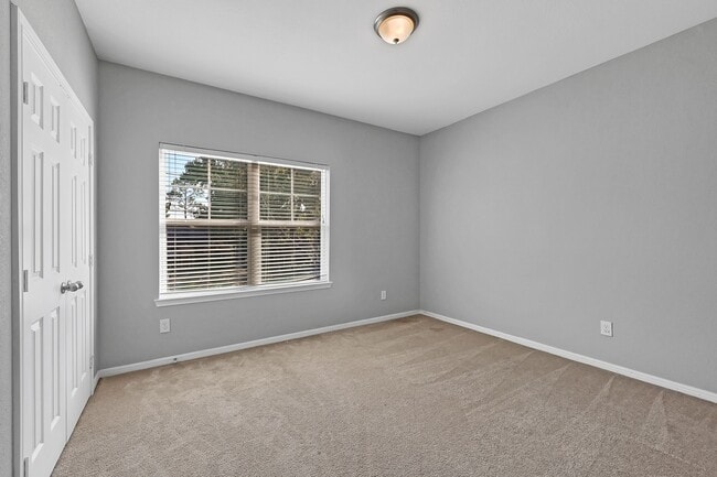 Photo - 974 Ellington St