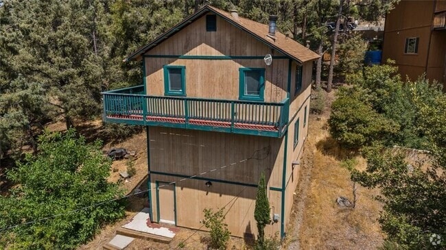 Building Photo - 2304 Woodland Dr Rental
