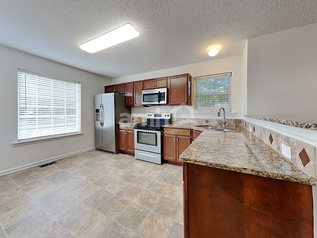 Photo - 6 Saddlemount Ln