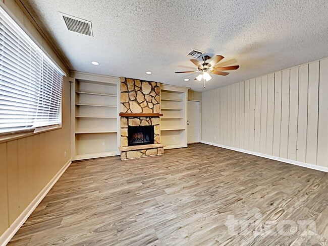 4416 W Mountain View Rd