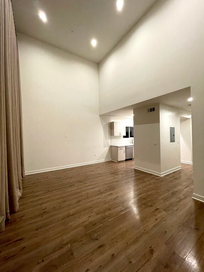 Photo - 6143 Fountain Ave