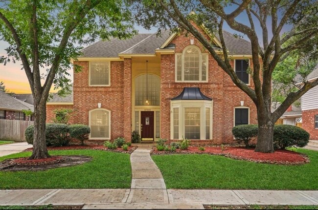 Building Photo - 17335 Meadow Heights Dr