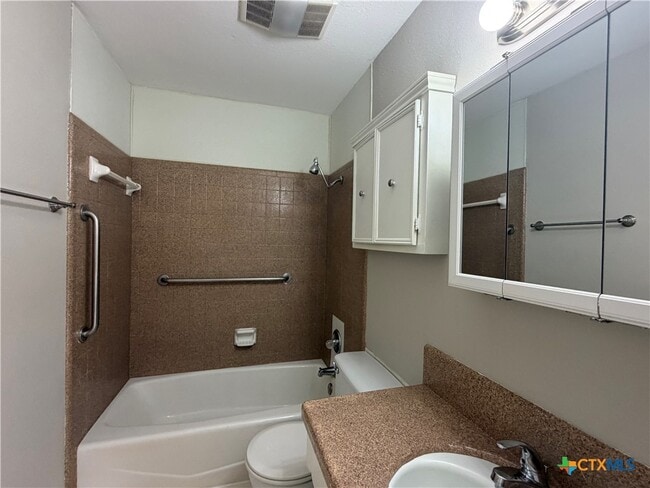 Photo - 111 Lancelot St