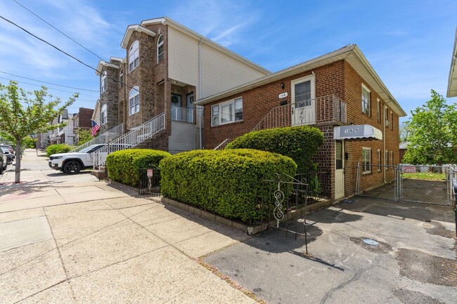 Photo - 169 McAdoo Ave House