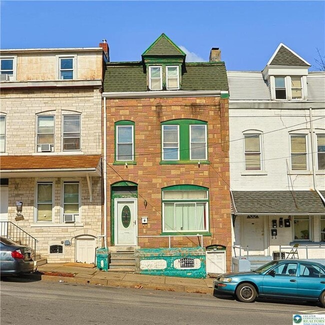 Building Photo - 389 W Turner St