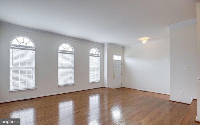 Photo - 25859 Kirkwood Square