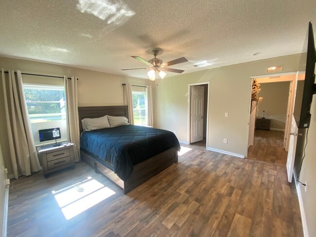 461 Crewlake Loop