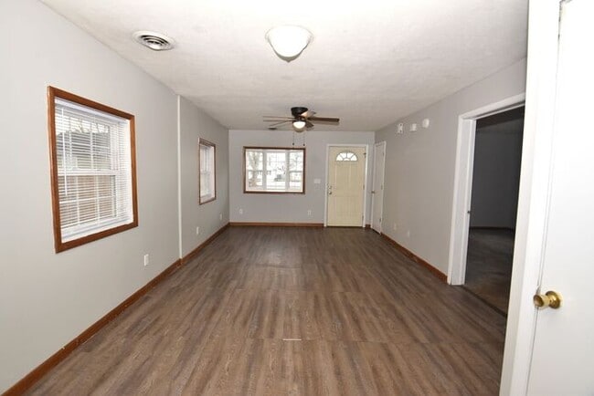 Photo - MIshawaka near Universities and shopping