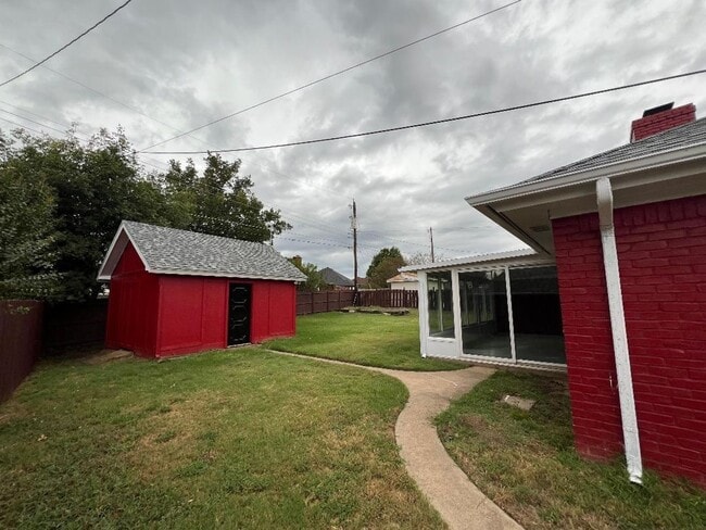 Photo - Welcome to this inviting 3-bedroom, 2-bathroom home in the heart of Cleburne, perfectly suited fo...
