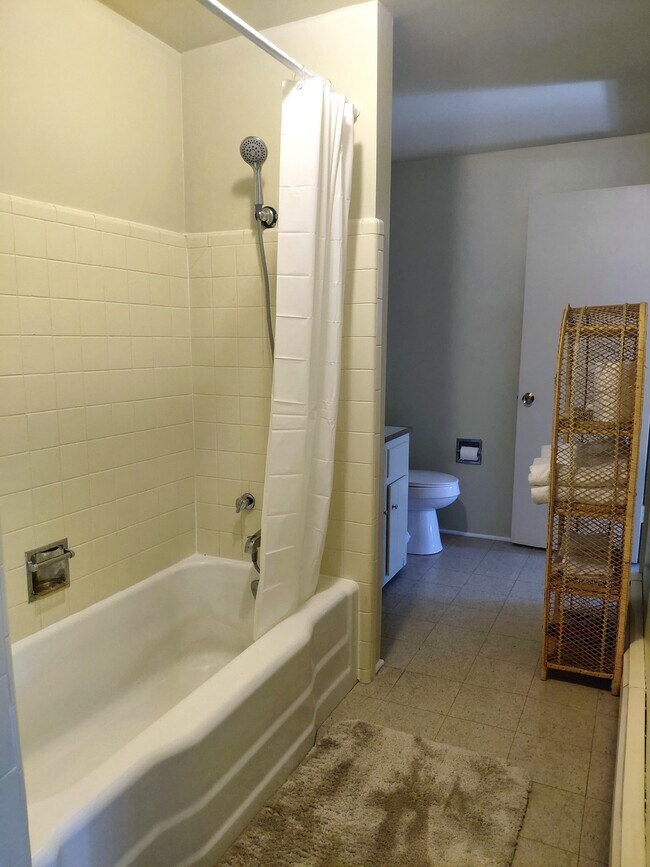 Photo - 3450 Doncaster Rd