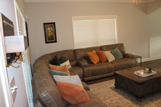 Photo - 111 Sourwood Ln