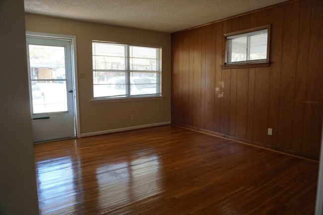 Photo - 77 Somerset Dr