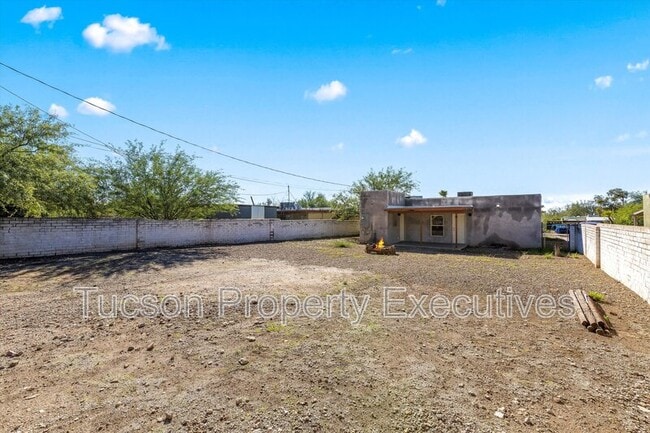 Photo - 227 E Waverly St