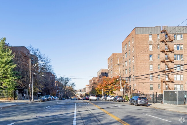 Context - 530 Riverdale Ave