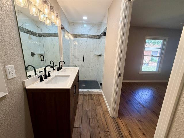 Photo - 2922 College Cir