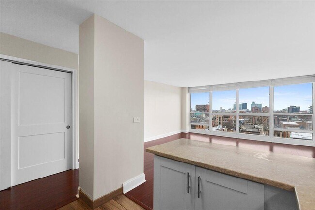 Photo - 0 bedroom in Chicago IL 60610 Unit 807