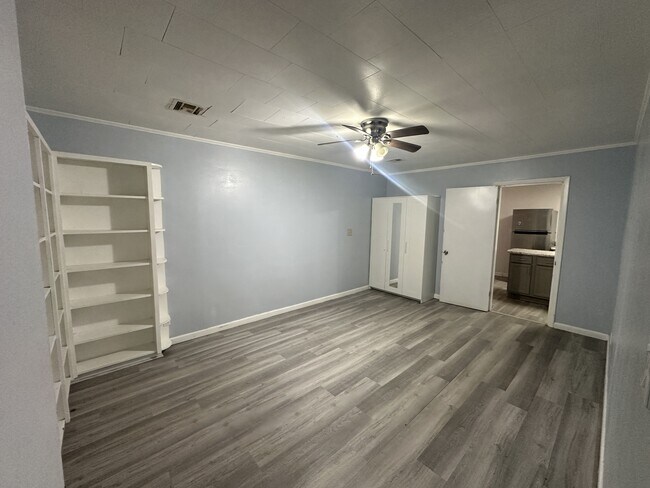 Photo - 2833 Bellview Ave