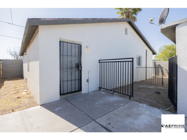 Building Photo - Escape to Your Private Oasis in This Spaci... Rental