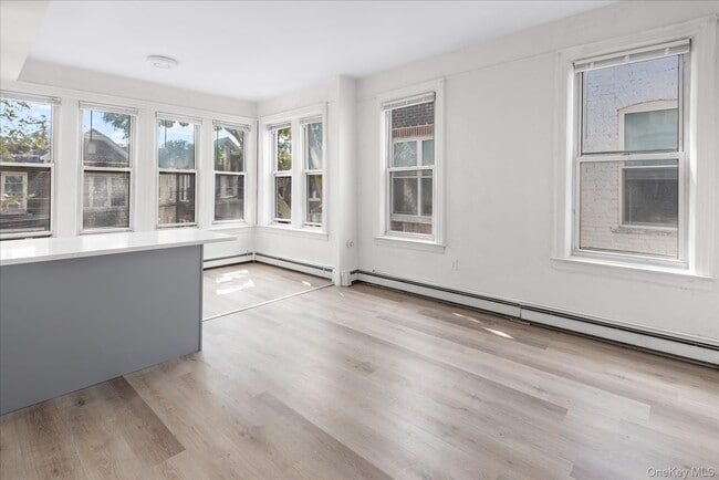 Building Photo - 88-49 81st Ave Unit 2F