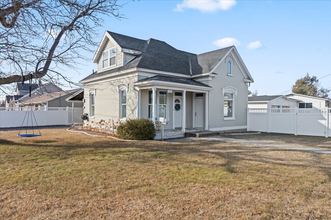 Charming Lehi Gem: 3-Bed 2-Bath Home with ... - Charming Lehi Gem: 3-Bed 2-Bath Home with ...