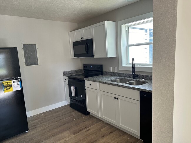 Photo - 451 W Lombard St