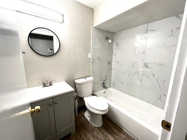 Photo - 880 Gladiola Dr