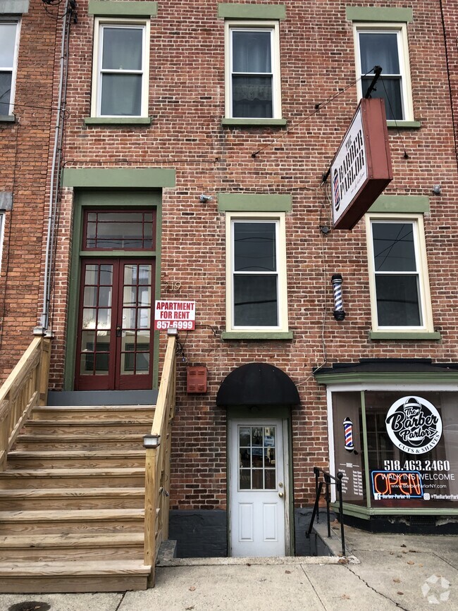 Building Photo - 219 Western Ave Unit 219 western Ave Rental