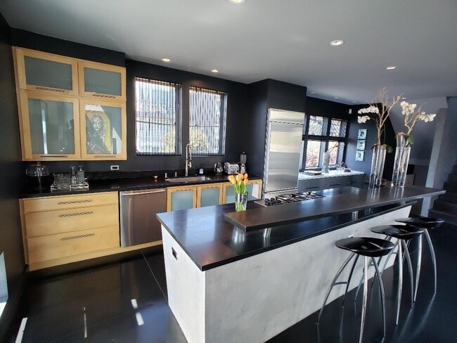 Photo - Professionally Designed Modern Loft In Oak...