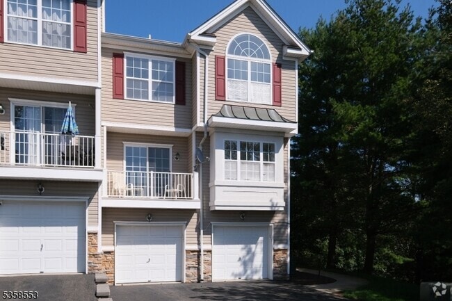 Building Photo - 1611 Vista Terrace Rental