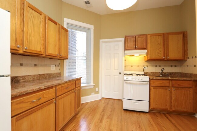 Photo - 2433 N Kedzie Blvd