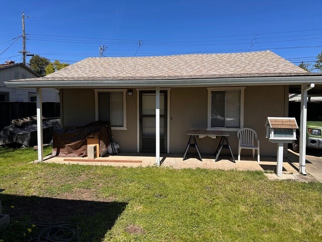 Building Photo - East Sacramento 1 Bed House on Large Lot