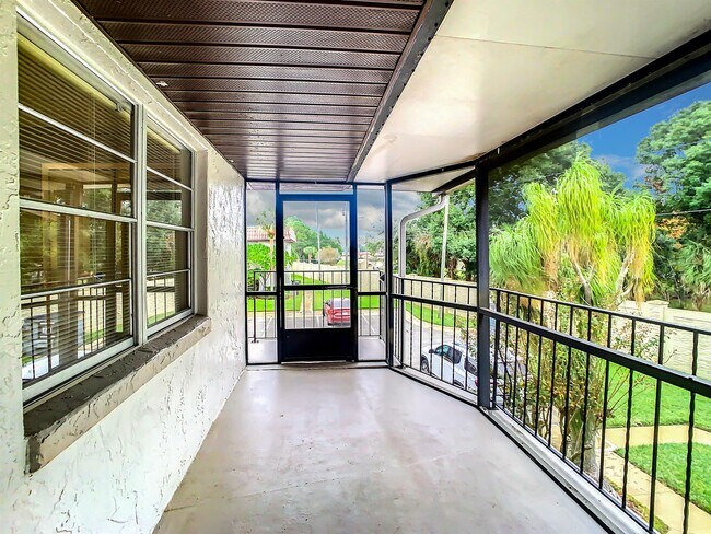 Photo - 158 Windtree Ln