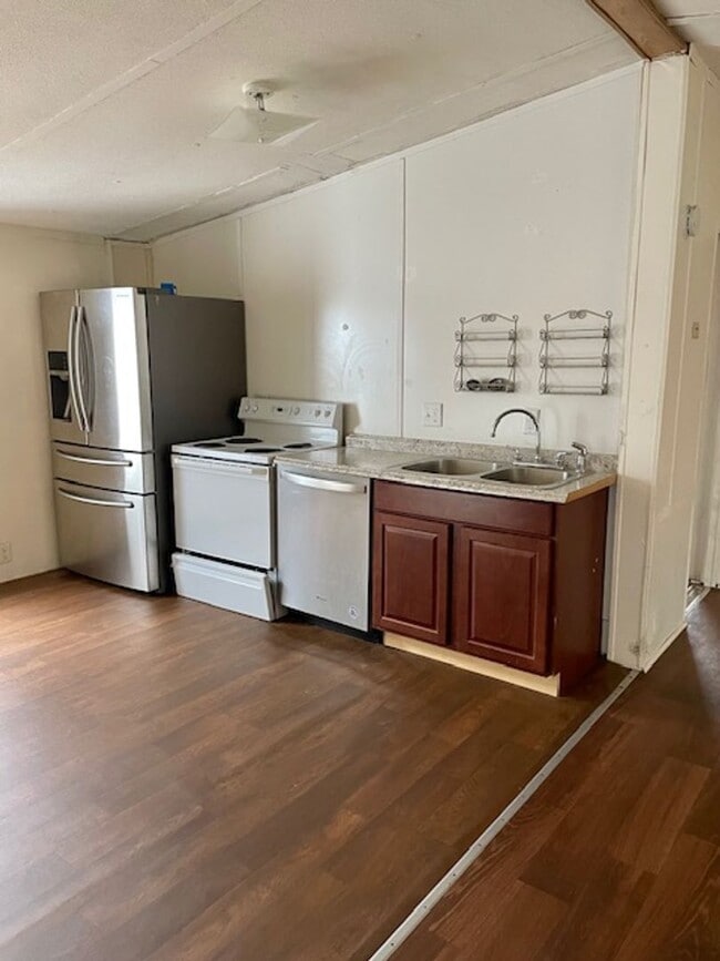 Photo - Near Bleeker Junction