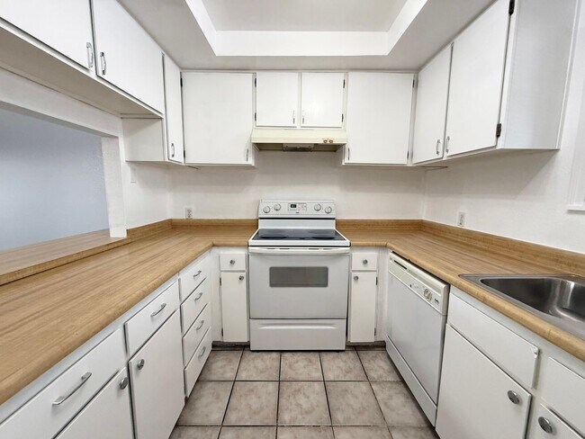 Photo - 2/BD 2/BA Comfort & Convenience in the Hea...