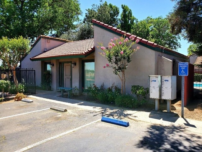 Photo - 5965 E Shields Ave