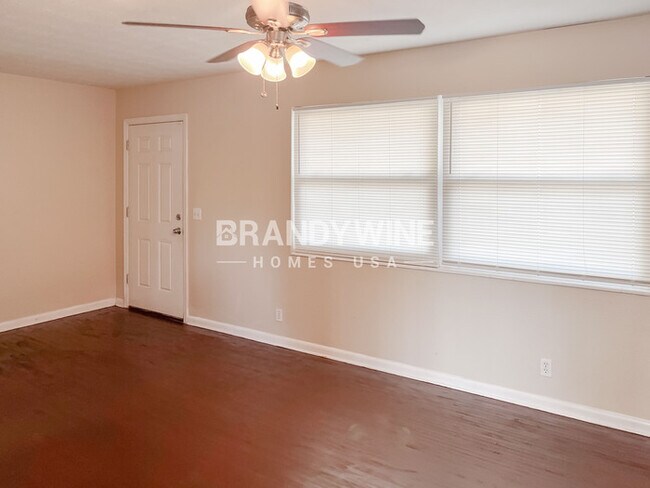 Photo - 930 Jorick Ct W