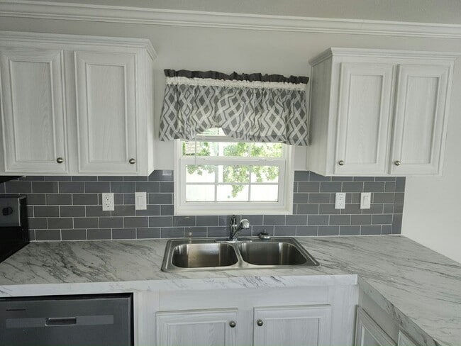 Building Photo - 43 Lake Griffin Dr