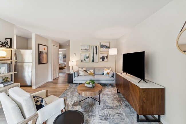 Photo - Sofi Lakeside