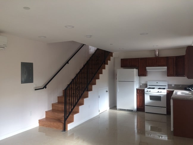 Photo - 1039 S Lake St