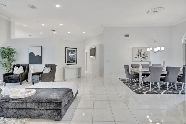 Photo - 2922 Medinah