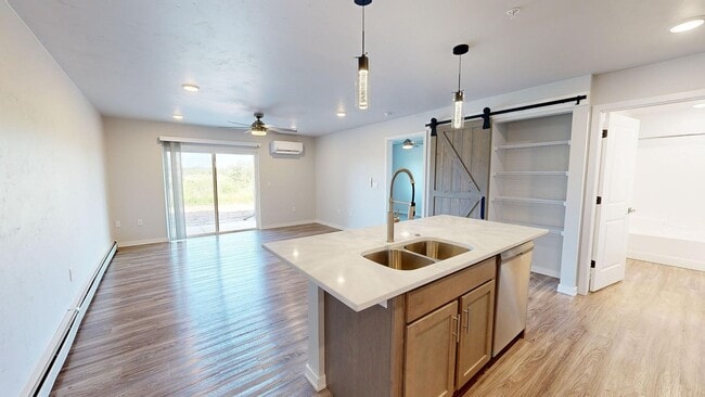Photo - Legacy Creekside Apartments