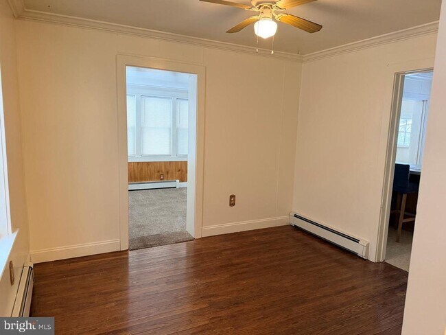 Photo - 604 S Main St