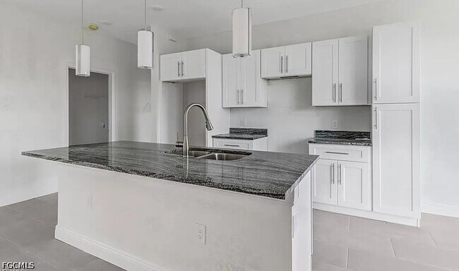 Photo - 408 Chiquita Blvd N