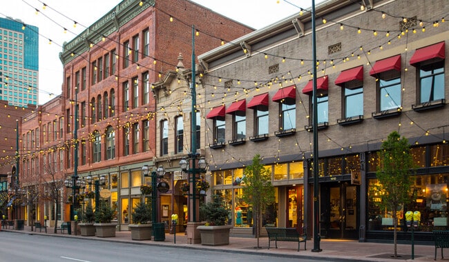 The perfect location for foodies - Just steps from multiple dining options