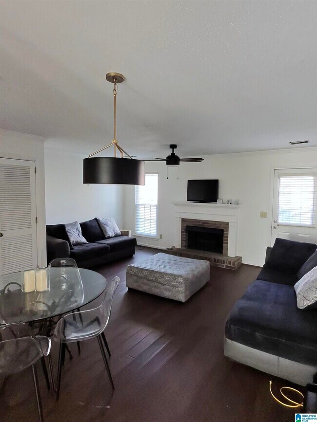 Photo - 716 Jamestown Ln