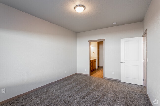 3BR, 2BA - 1,437 SF